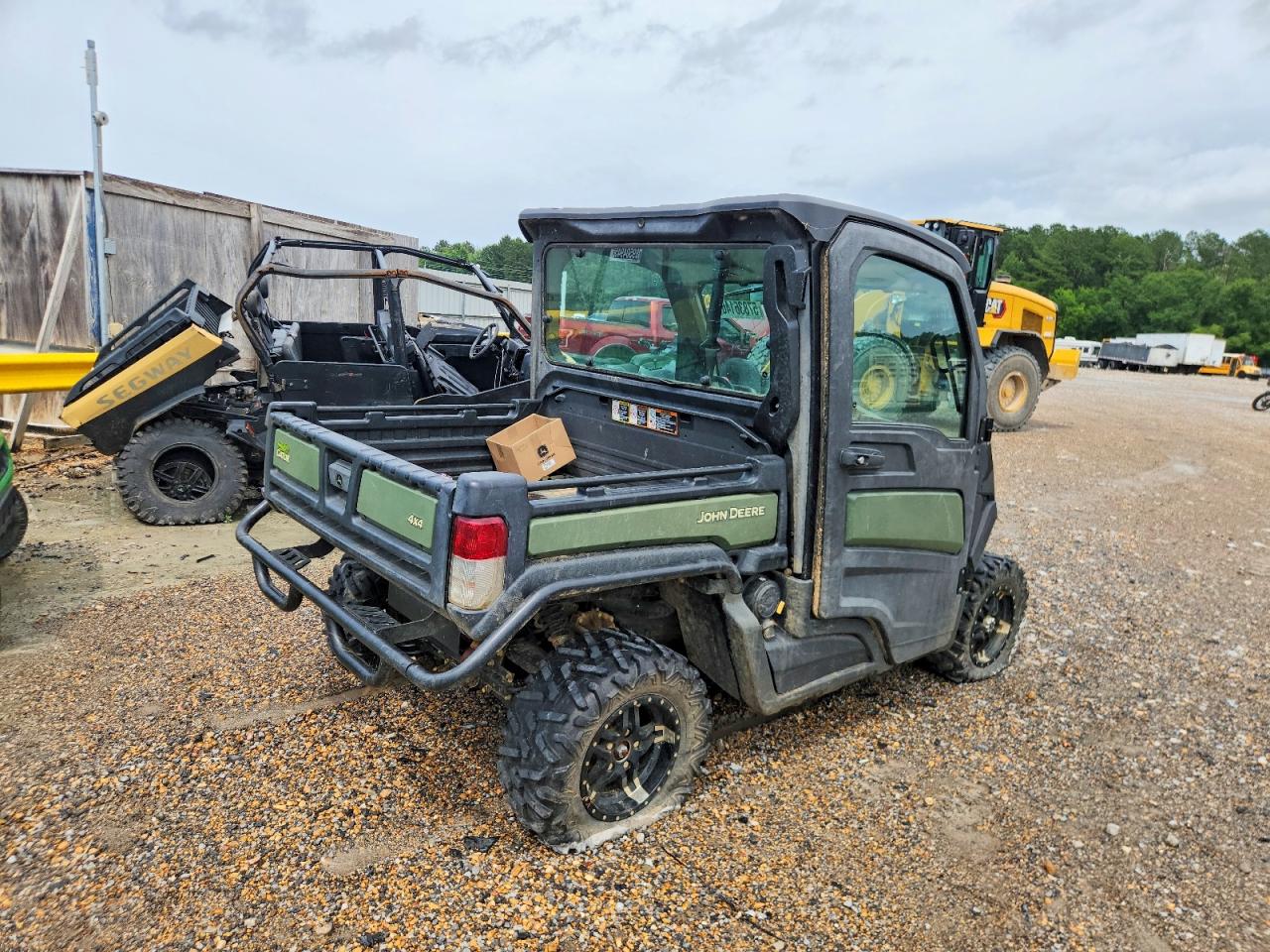 2021 JOHN DEERE XUV835R