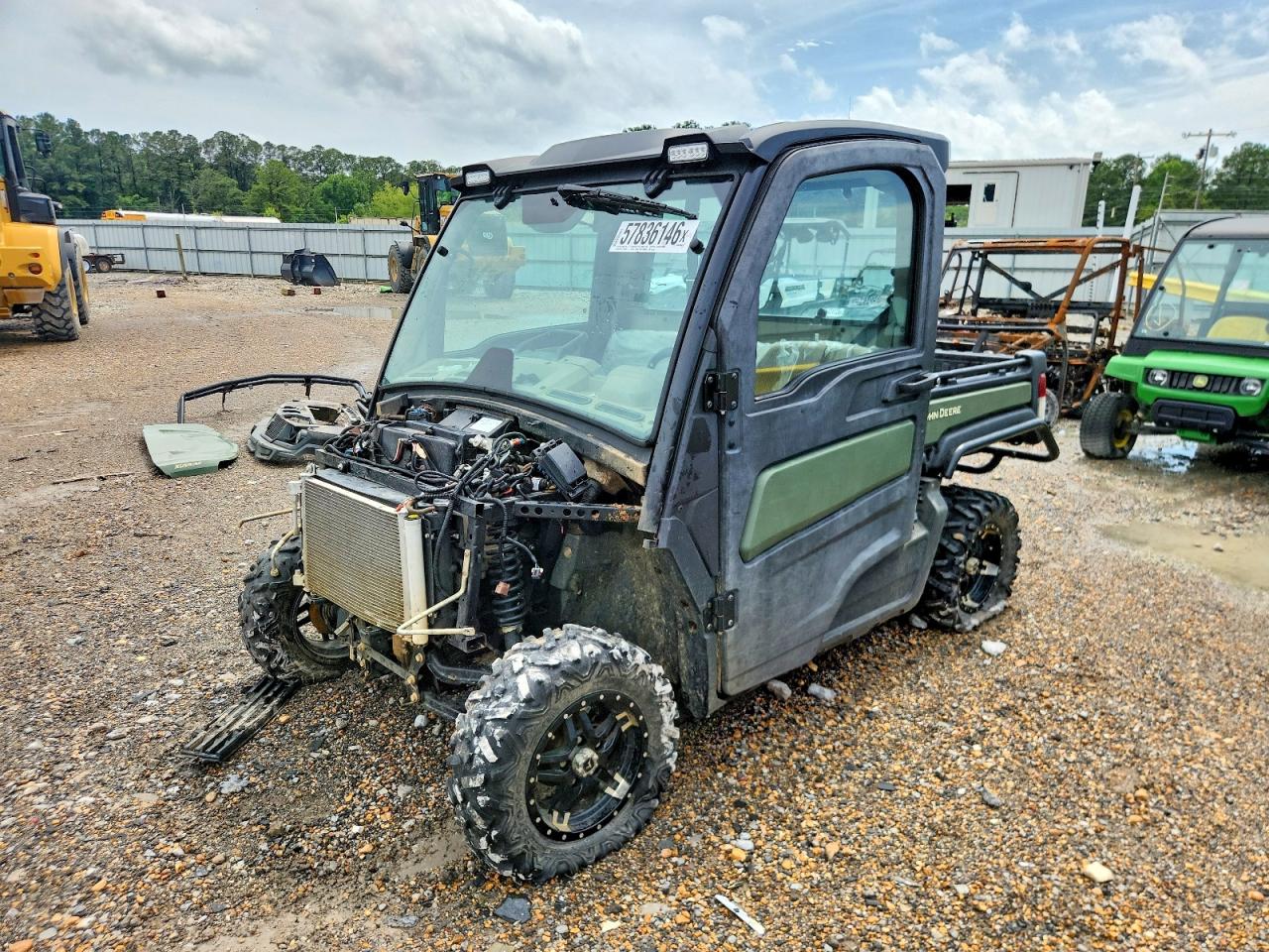 2021 JOHN DEERE XUV835R