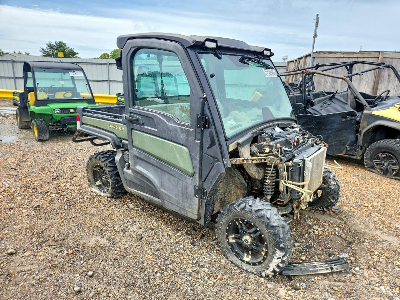 2021 JOHN DEERE XUV835R