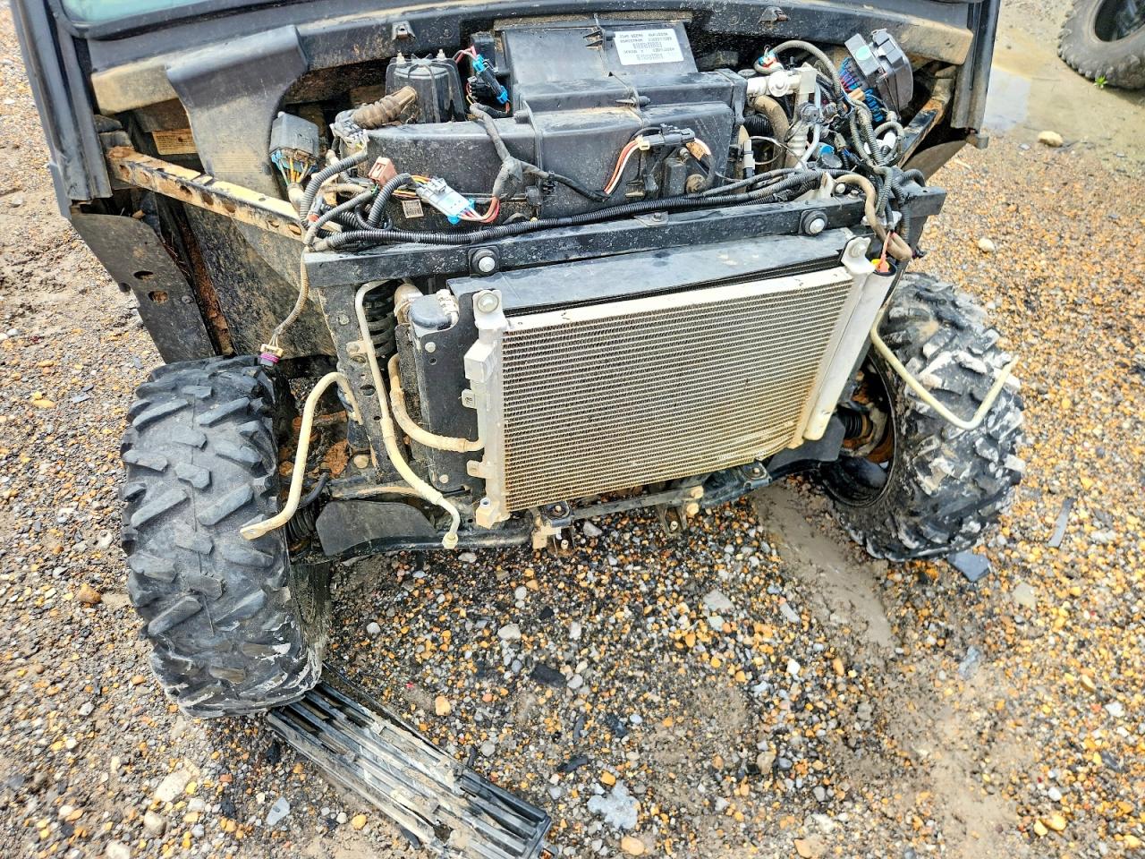 2021 JOHN DEERE XUV835R