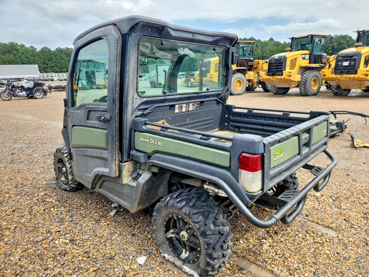 2021 JOHN DEERE XUV835R
