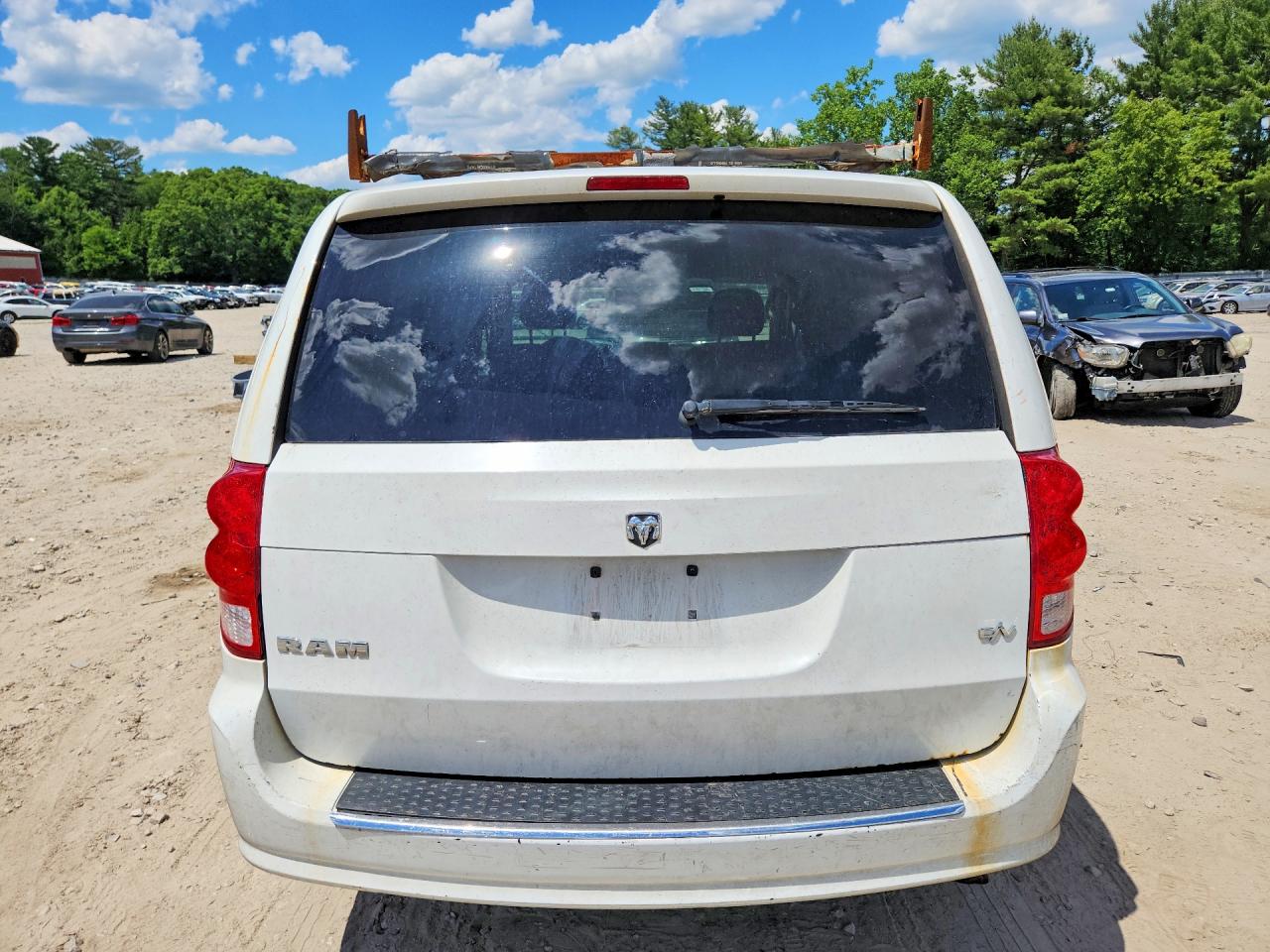 2014 DODGE TRADESMAN