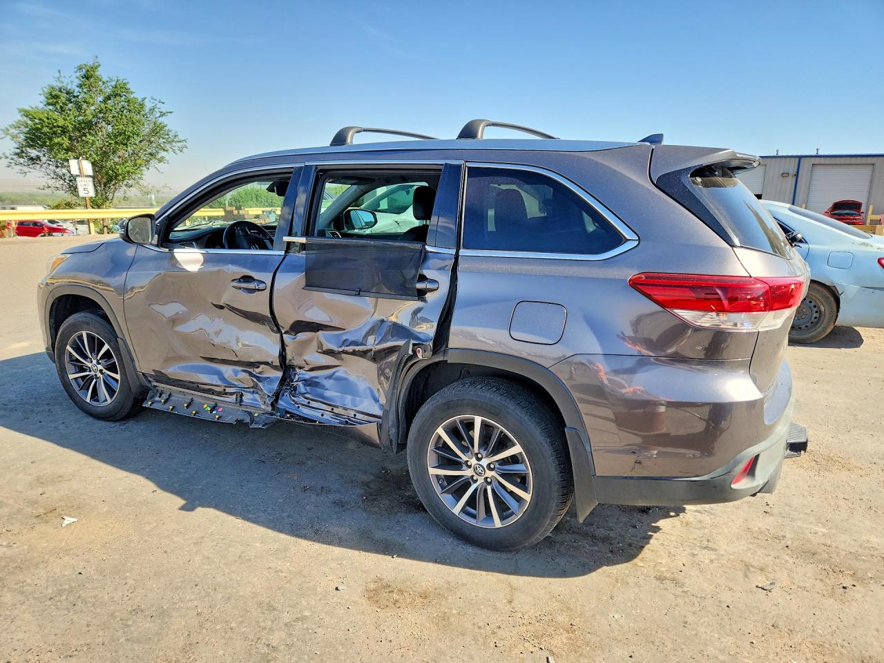 2017 TOYOTA HIGHLANDER