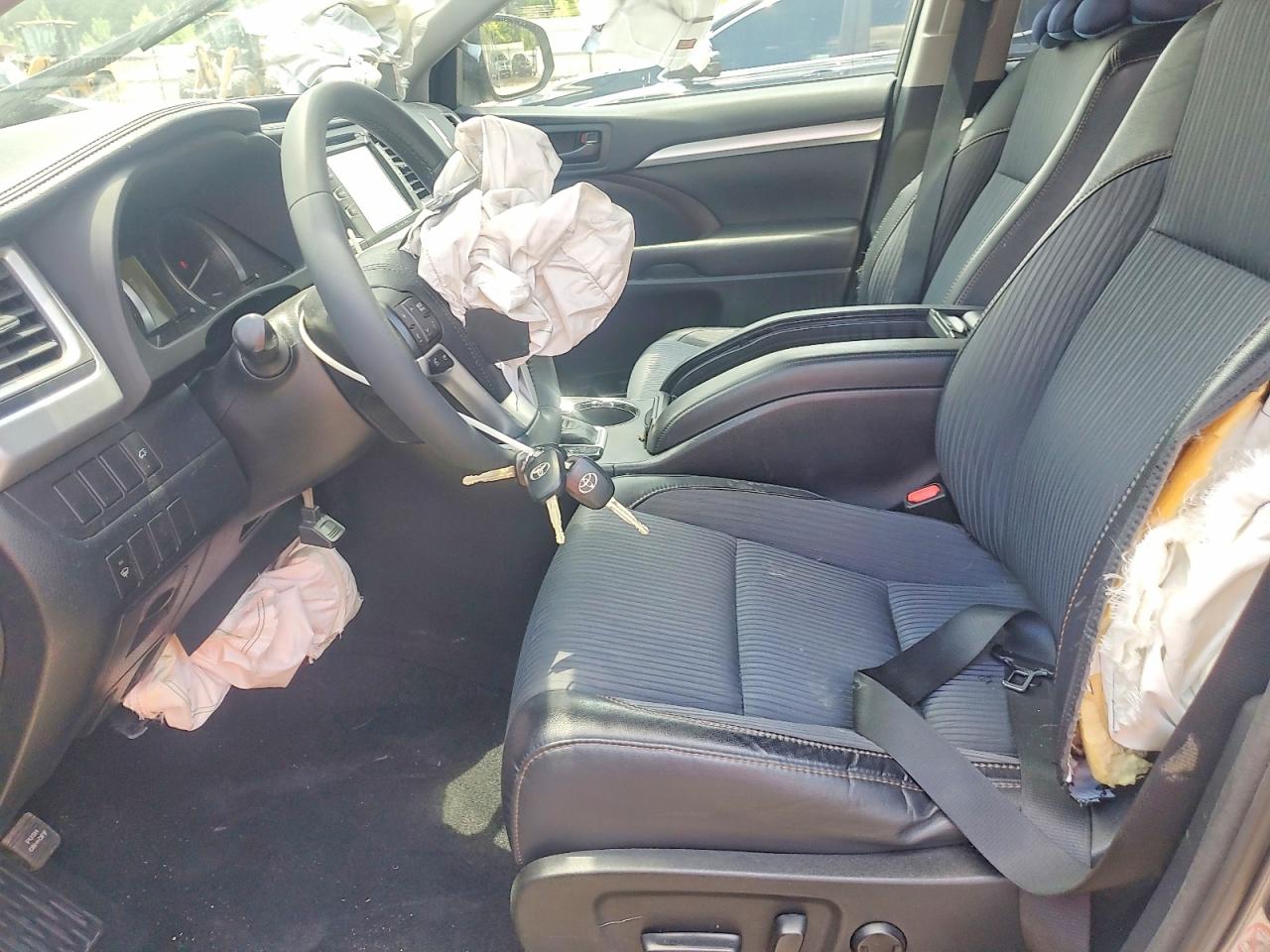 2016 TOYOTA HIGHLANDER