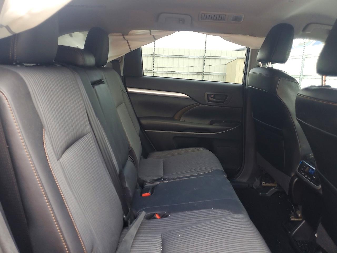 2016 TOYOTA HIGHLANDER