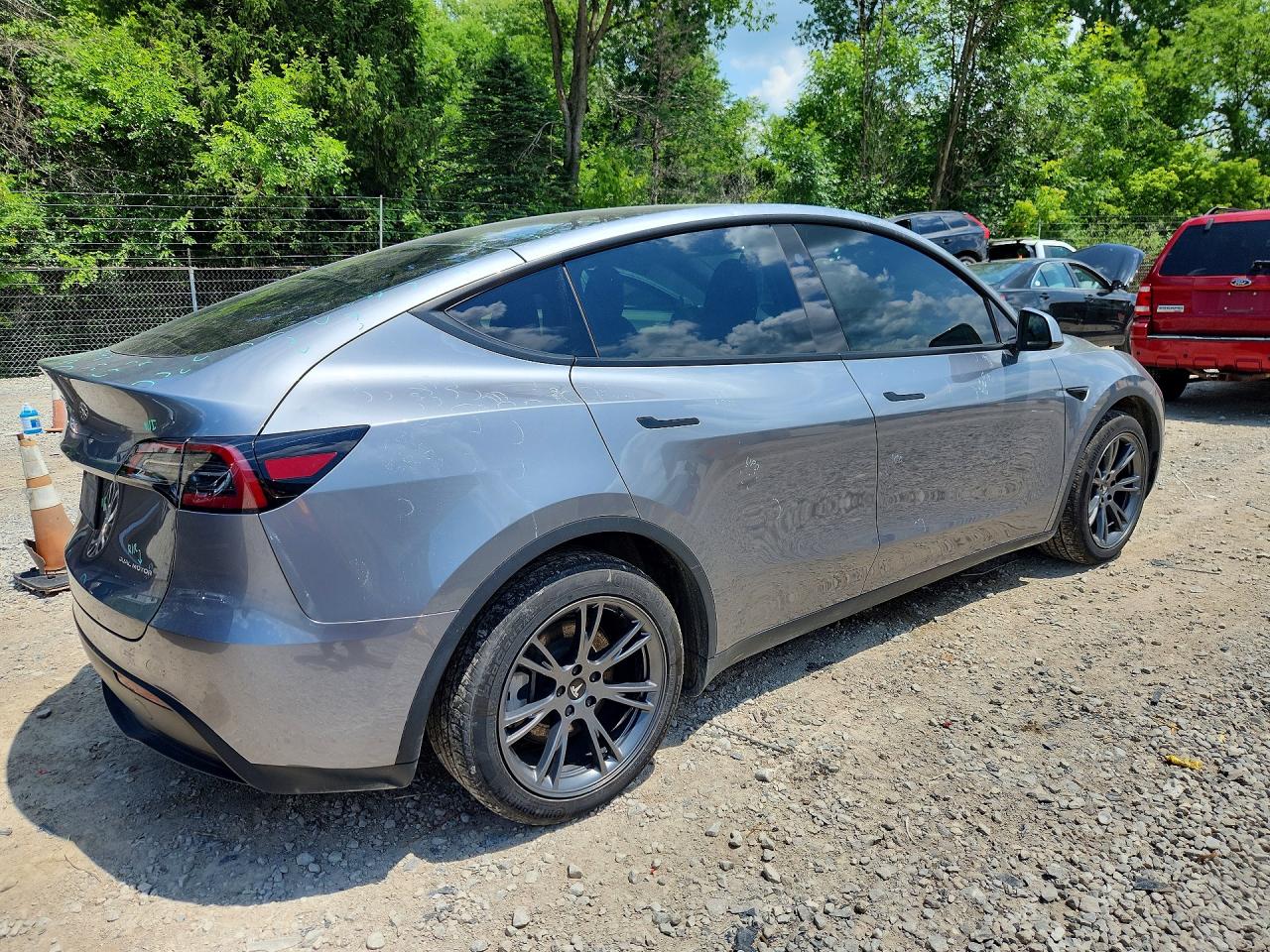 2024 TESLA MODEL Y