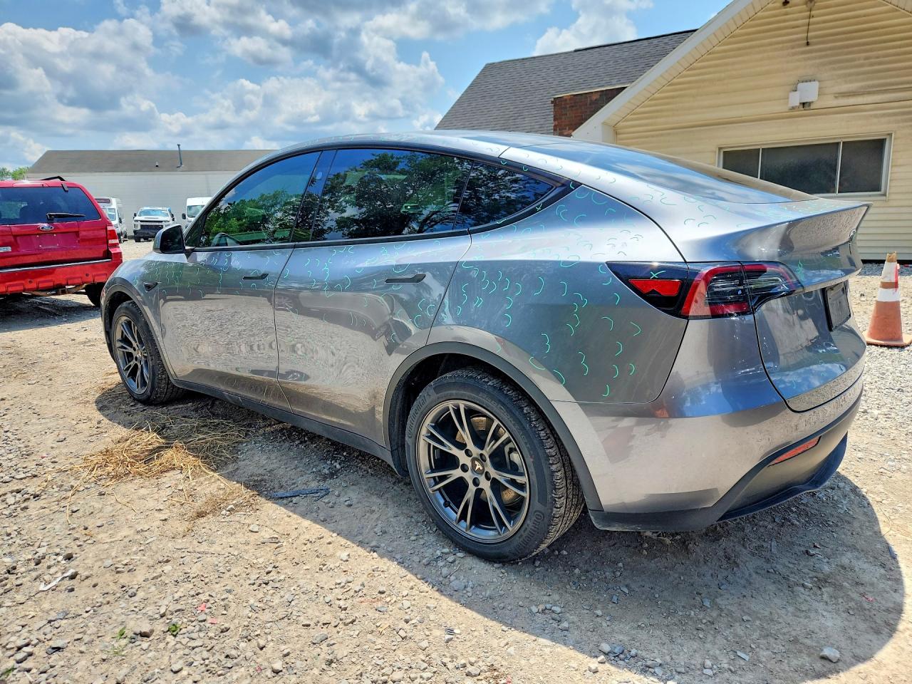 2024 TESLA MODEL Y