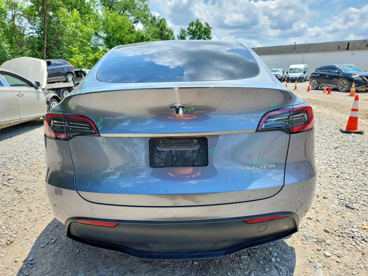2024 TESLA MODEL Y