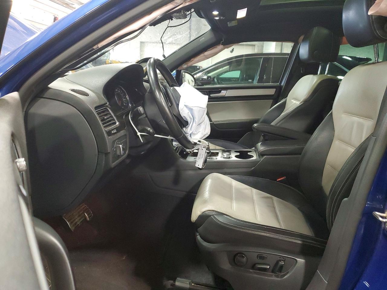 2017 VOLKSWAGEN TOUAREG