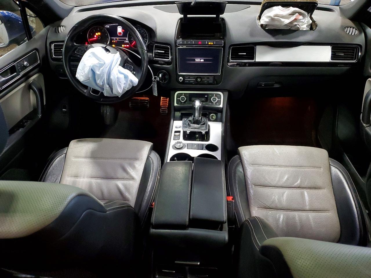 2017 VOLKSWAGEN TOUAREG