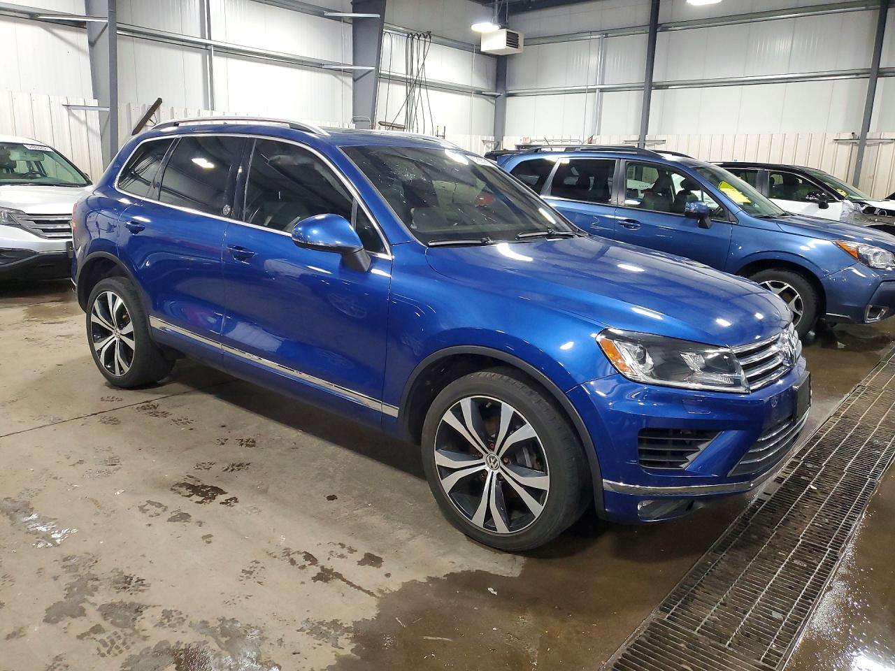 2017 VOLKSWAGEN TOUAREG