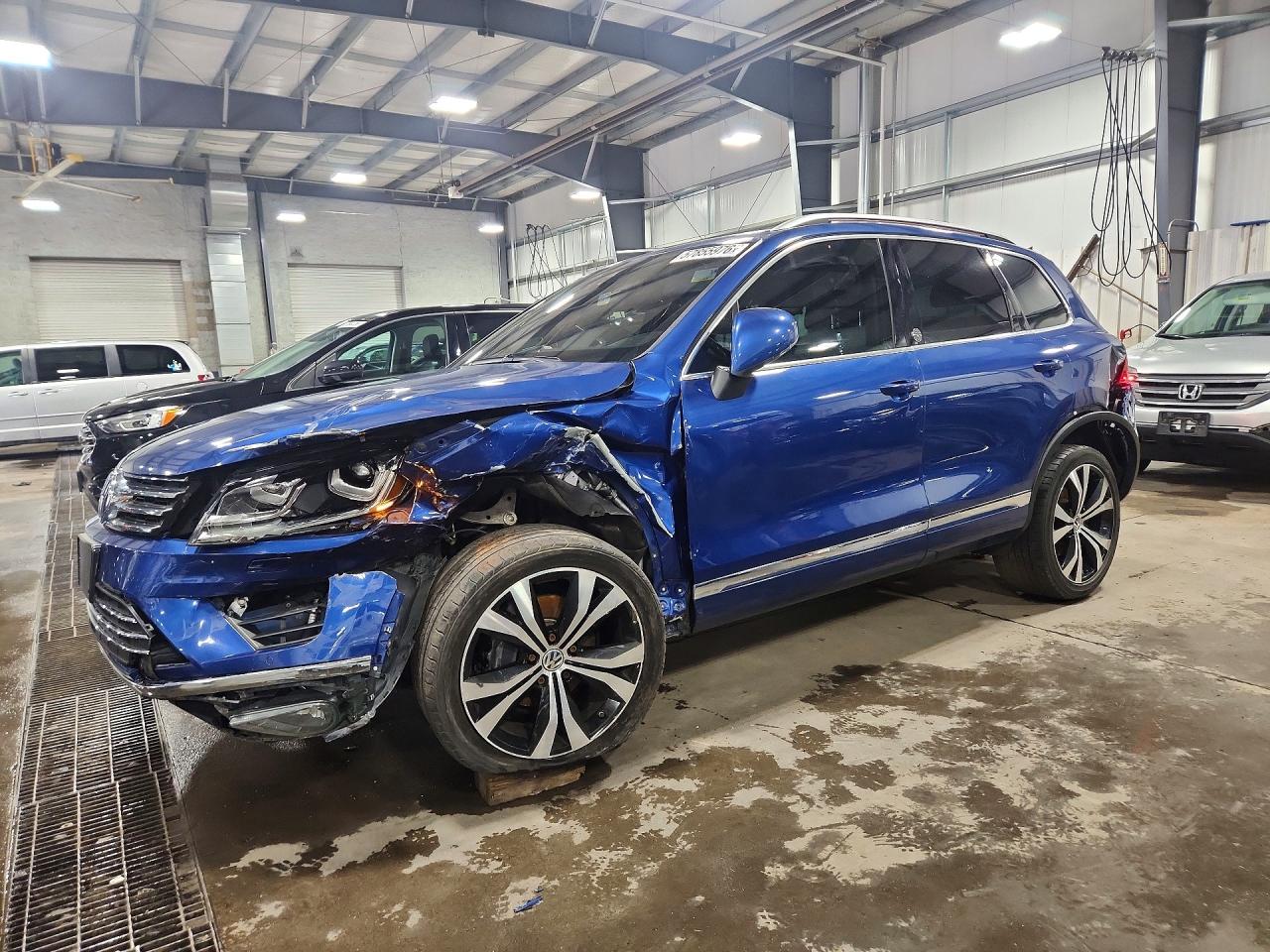 2017 VOLKSWAGEN TOUAREG