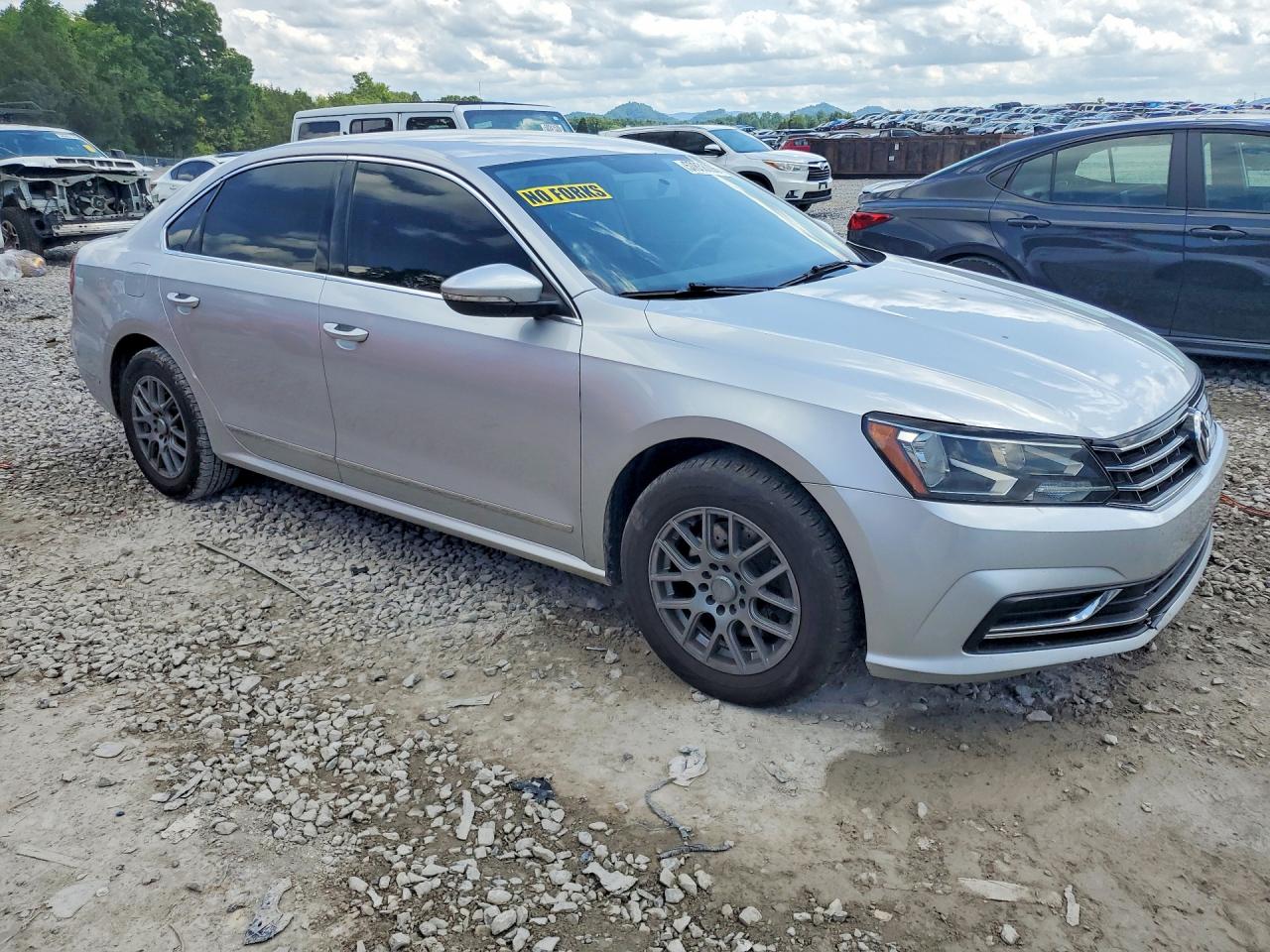 2016 VOLKSWAGEN PASSAT