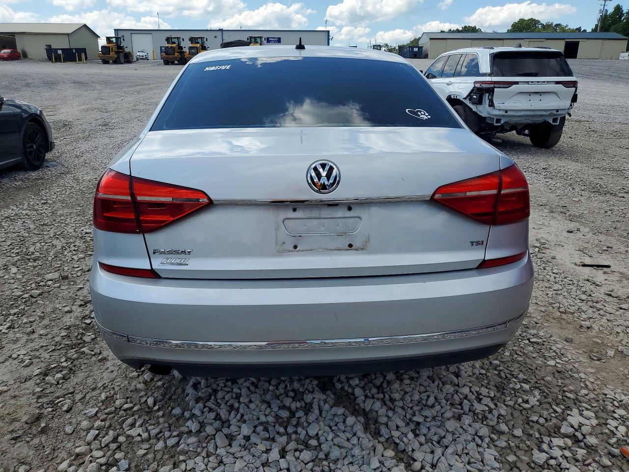 2016 VOLKSWAGEN PASSAT