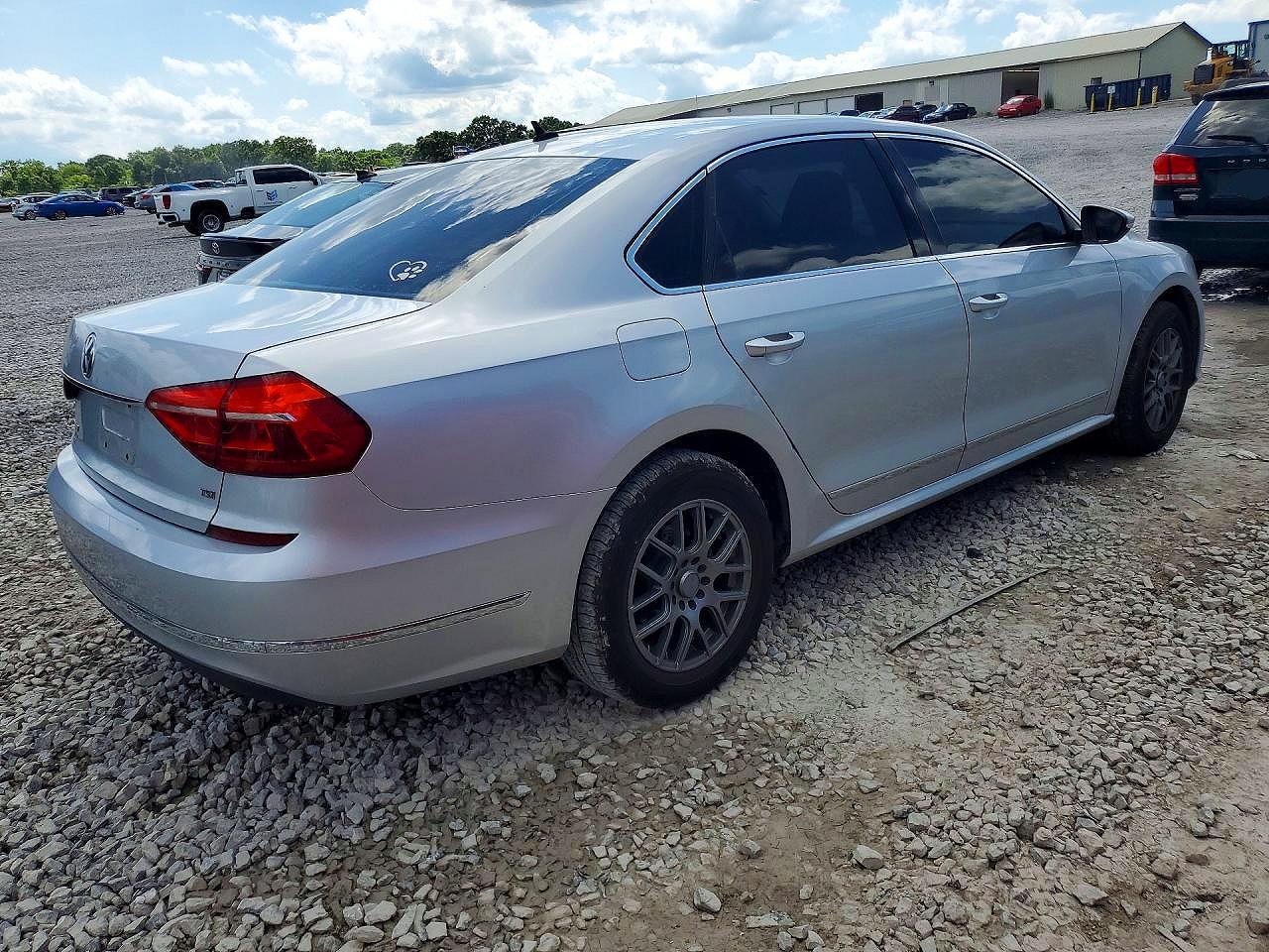 2016 VOLKSWAGEN PASSAT