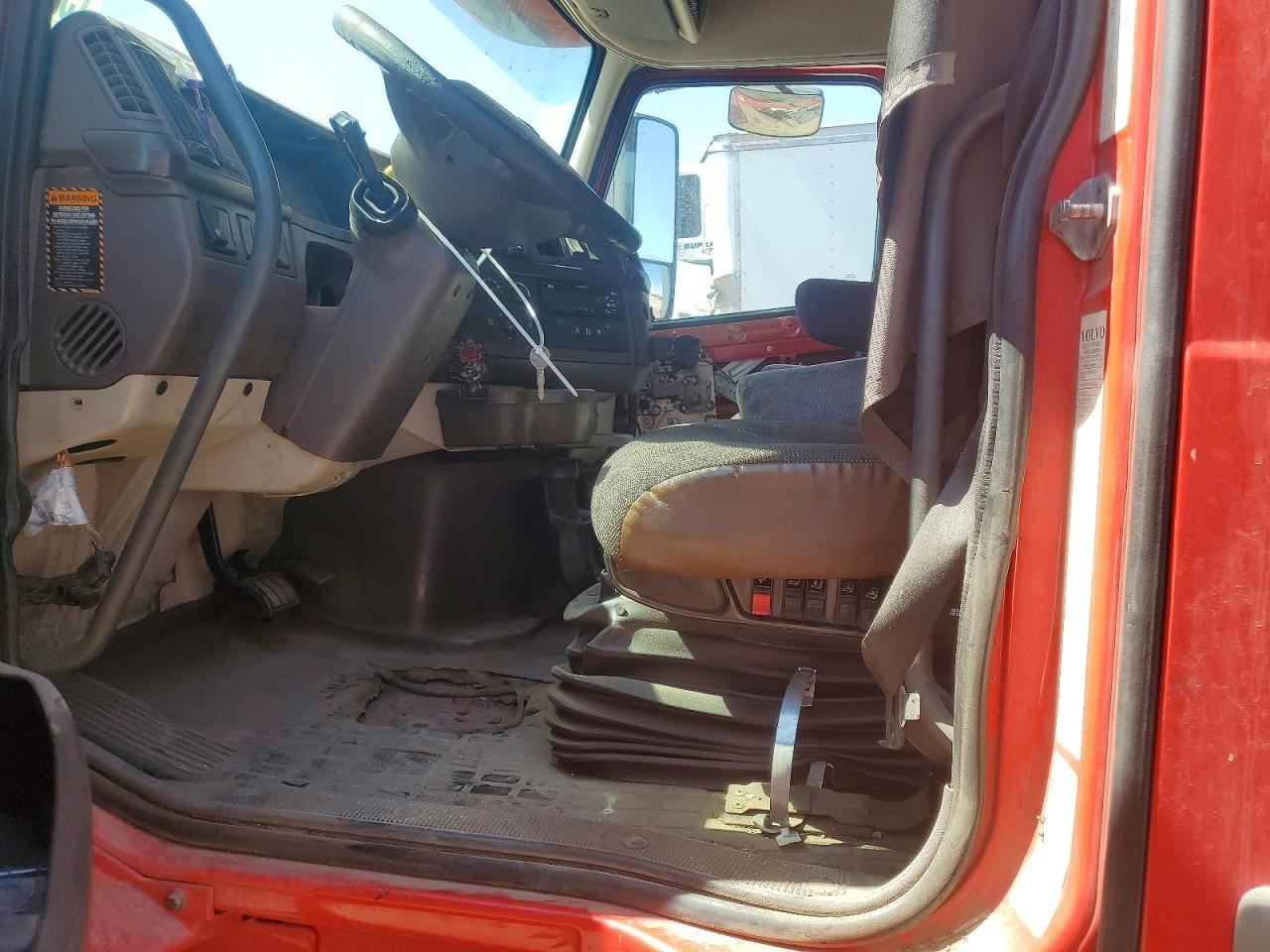 2017 VOLVO VN