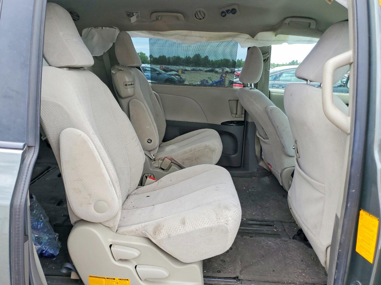 2011 TOYOTA SIENNA