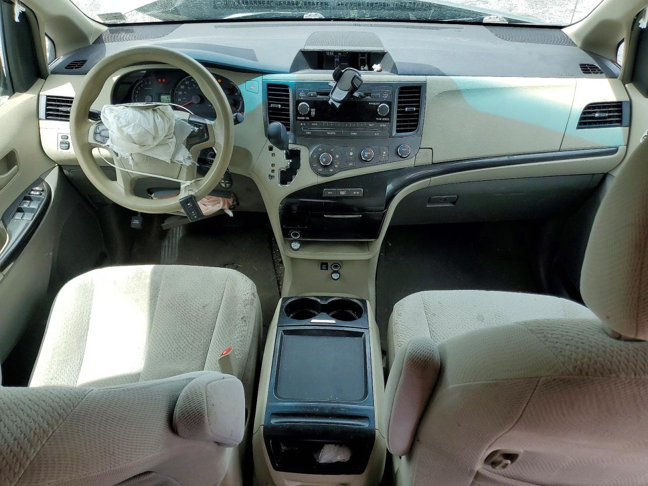 2011 TOYOTA SIENNA