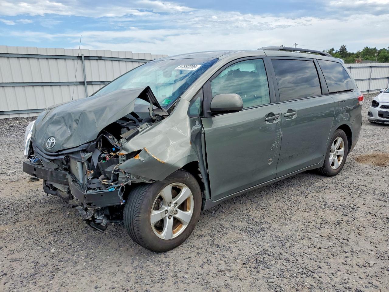 2011 TOYOTA SIENNA