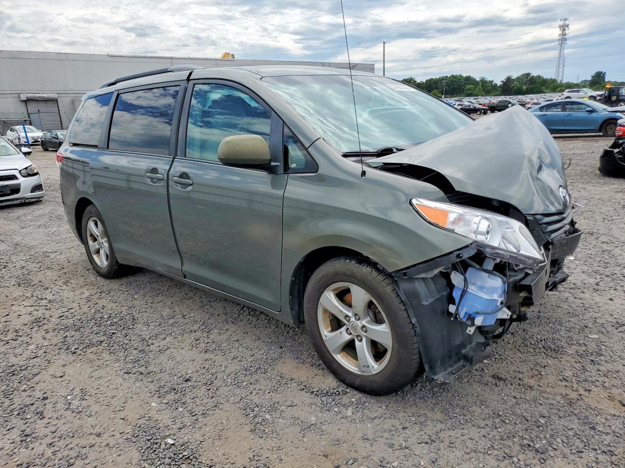 2011 TOYOTA SIENNA