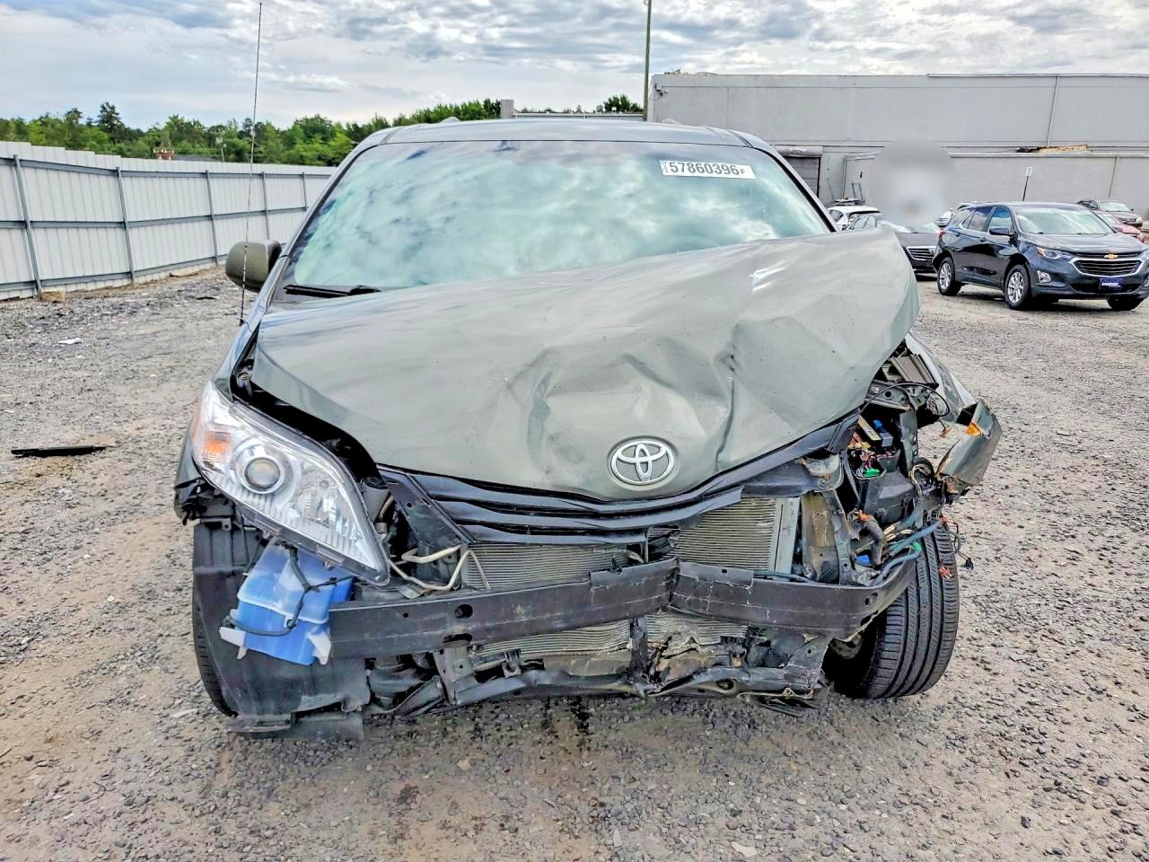2011 TOYOTA SIENNA