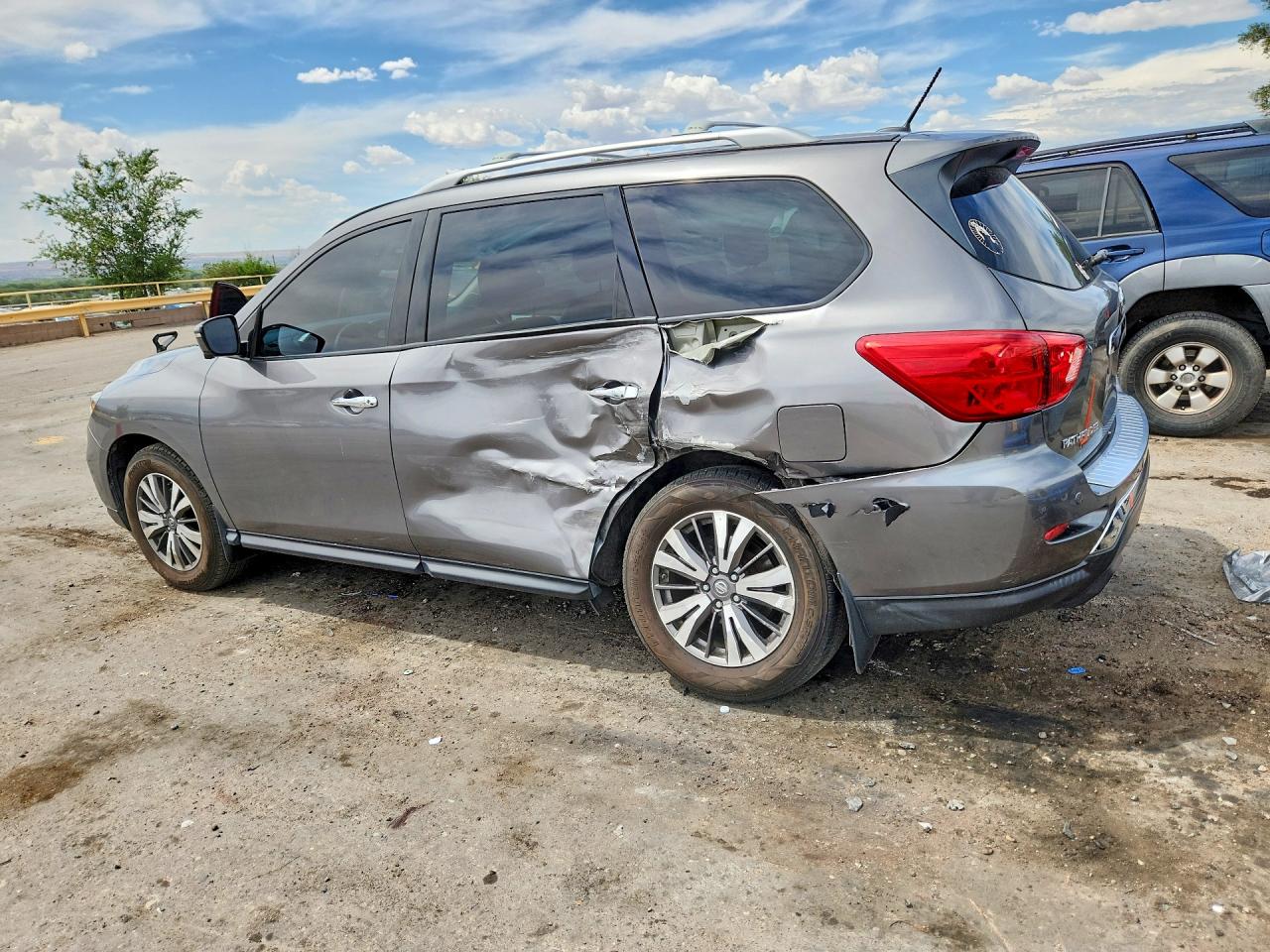 2017 NISSAN PATHFINDER