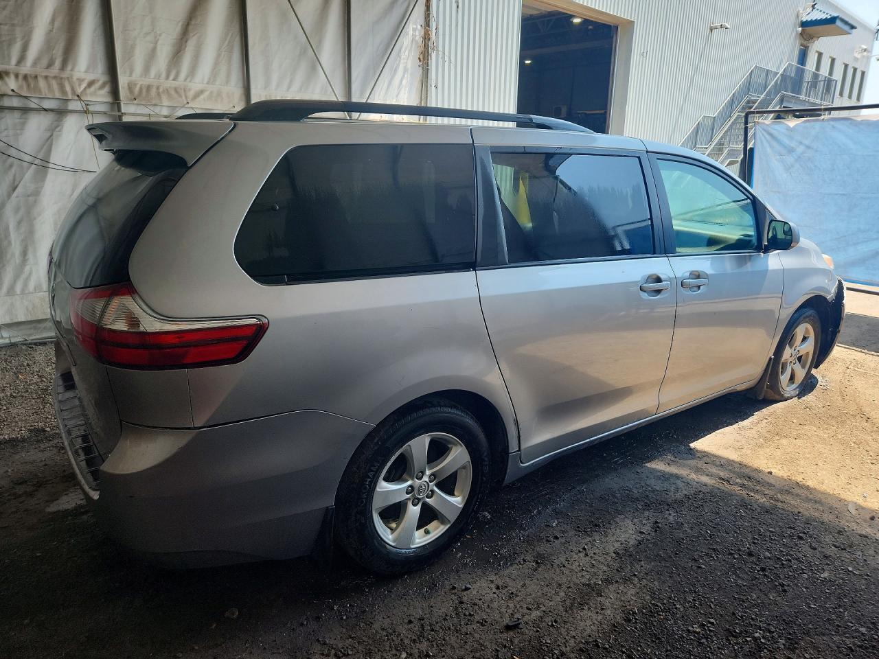 2017 TOYOTA SIENNA
