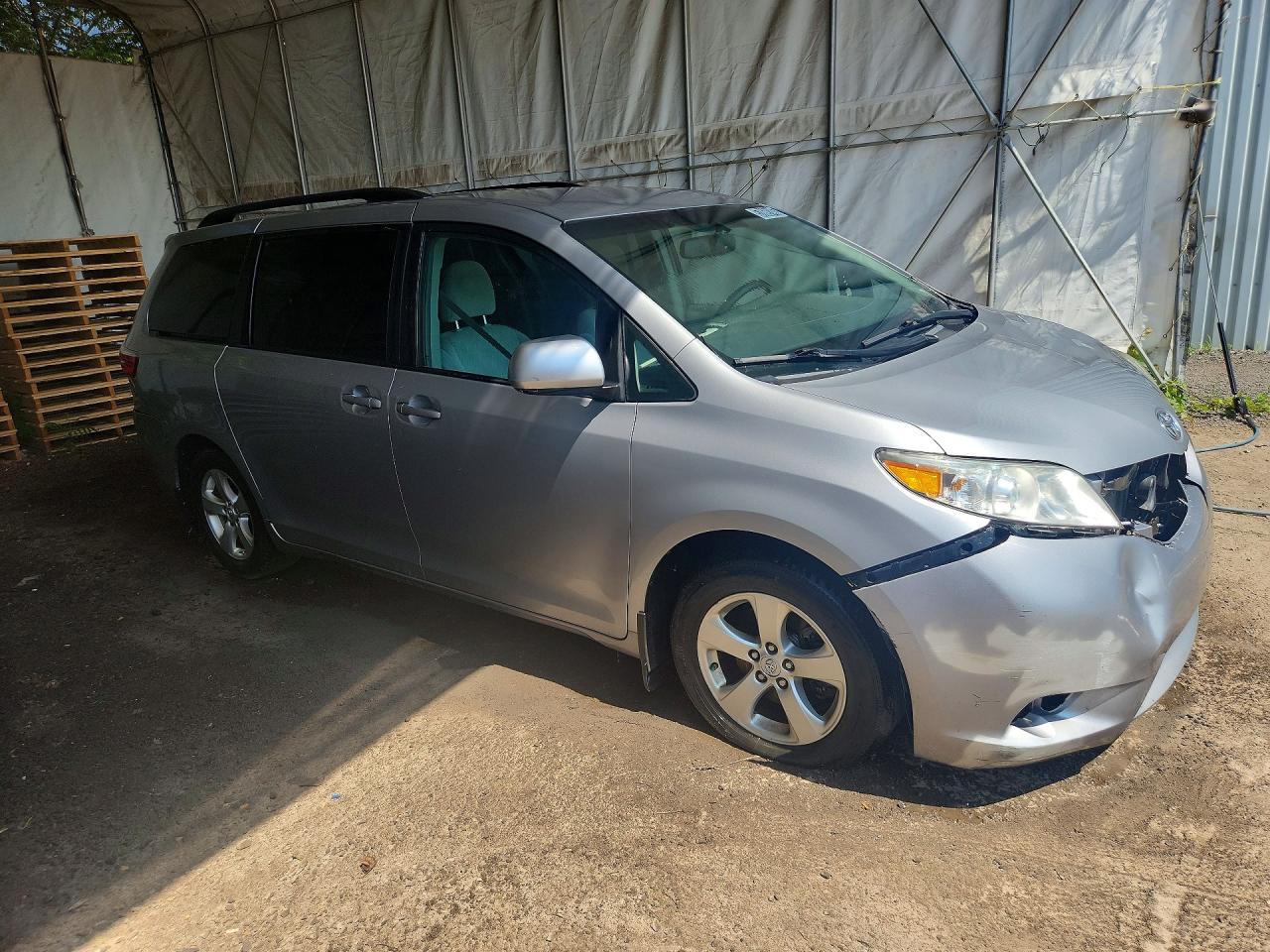 2017 TOYOTA SIENNA