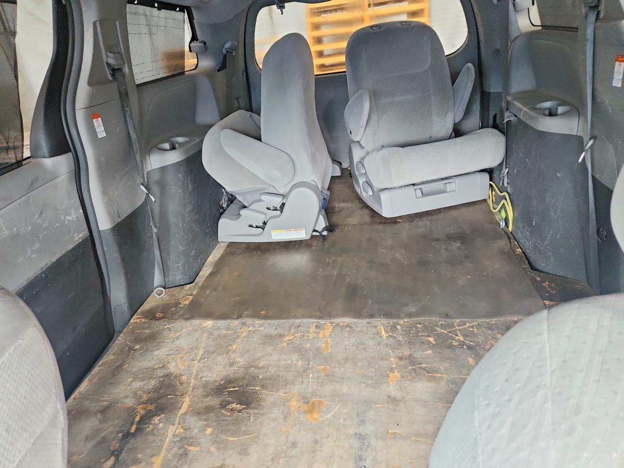 2017 TOYOTA SIENNA