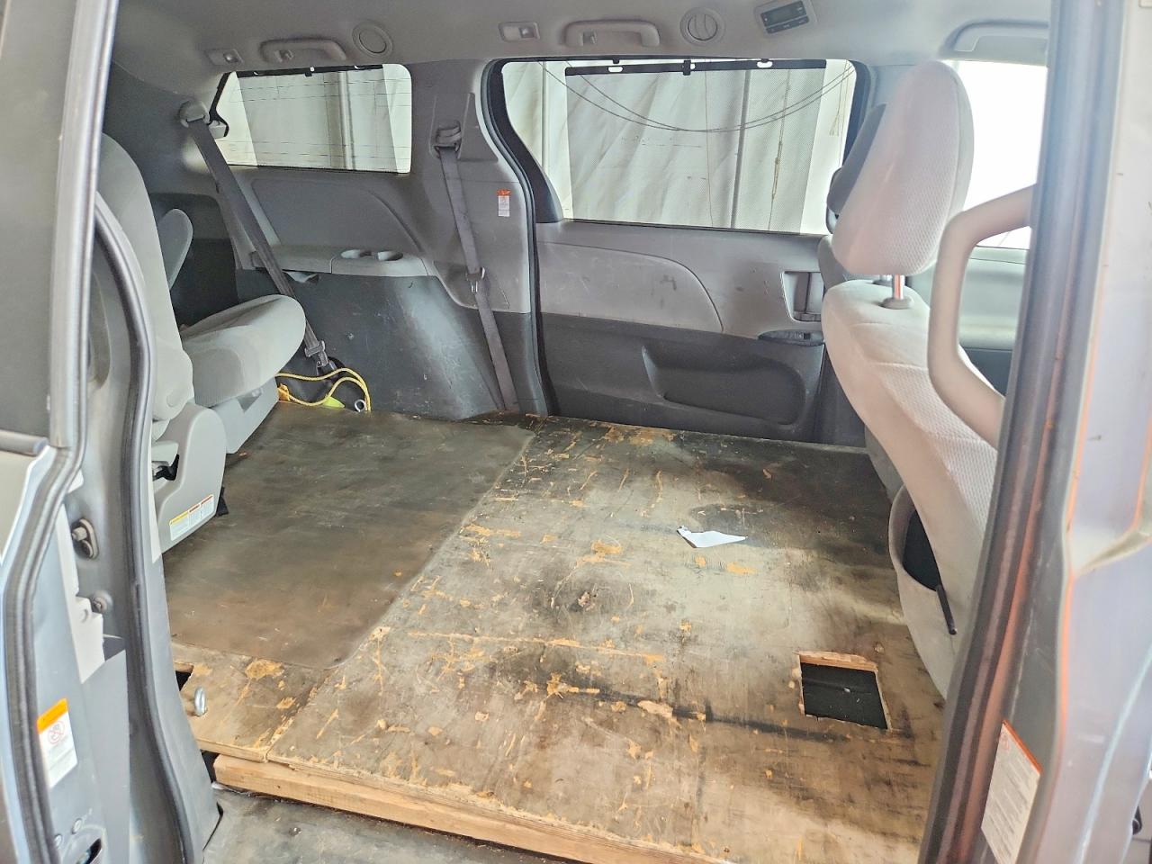 2017 TOYOTA SIENNA