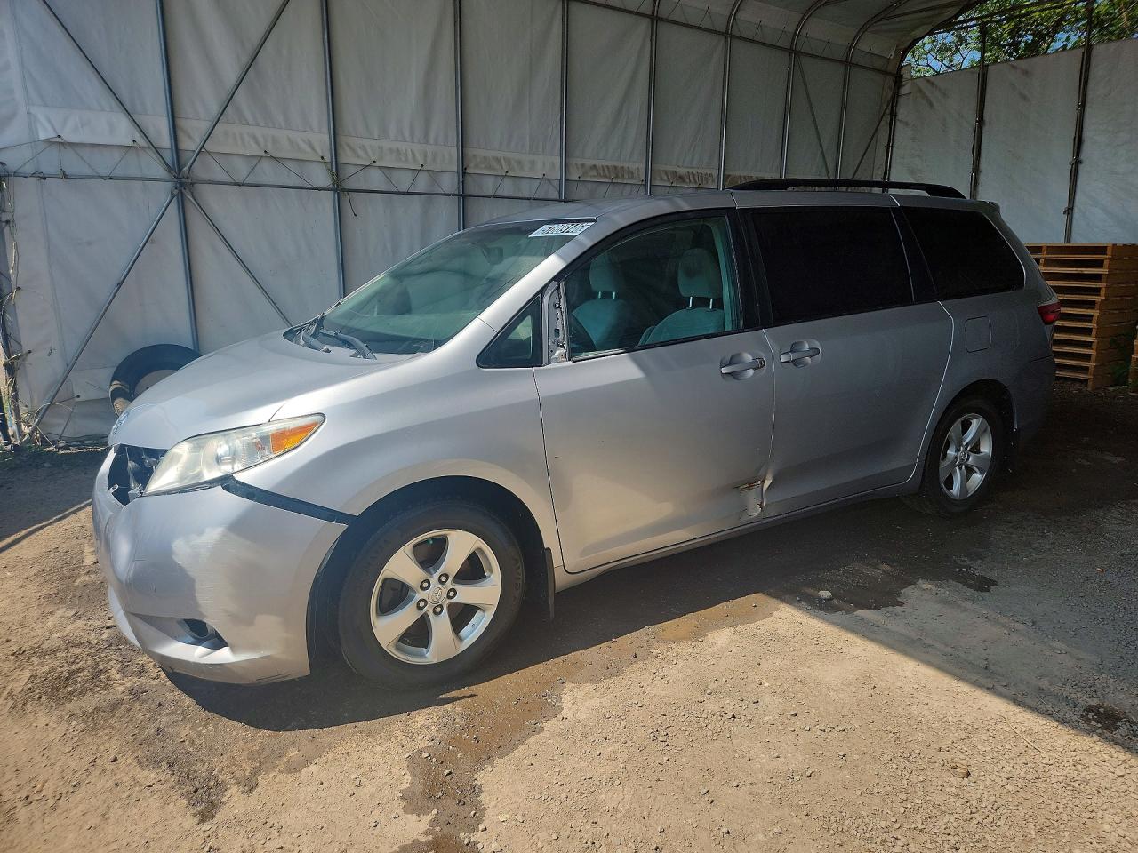 2017 TOYOTA SIENNA
