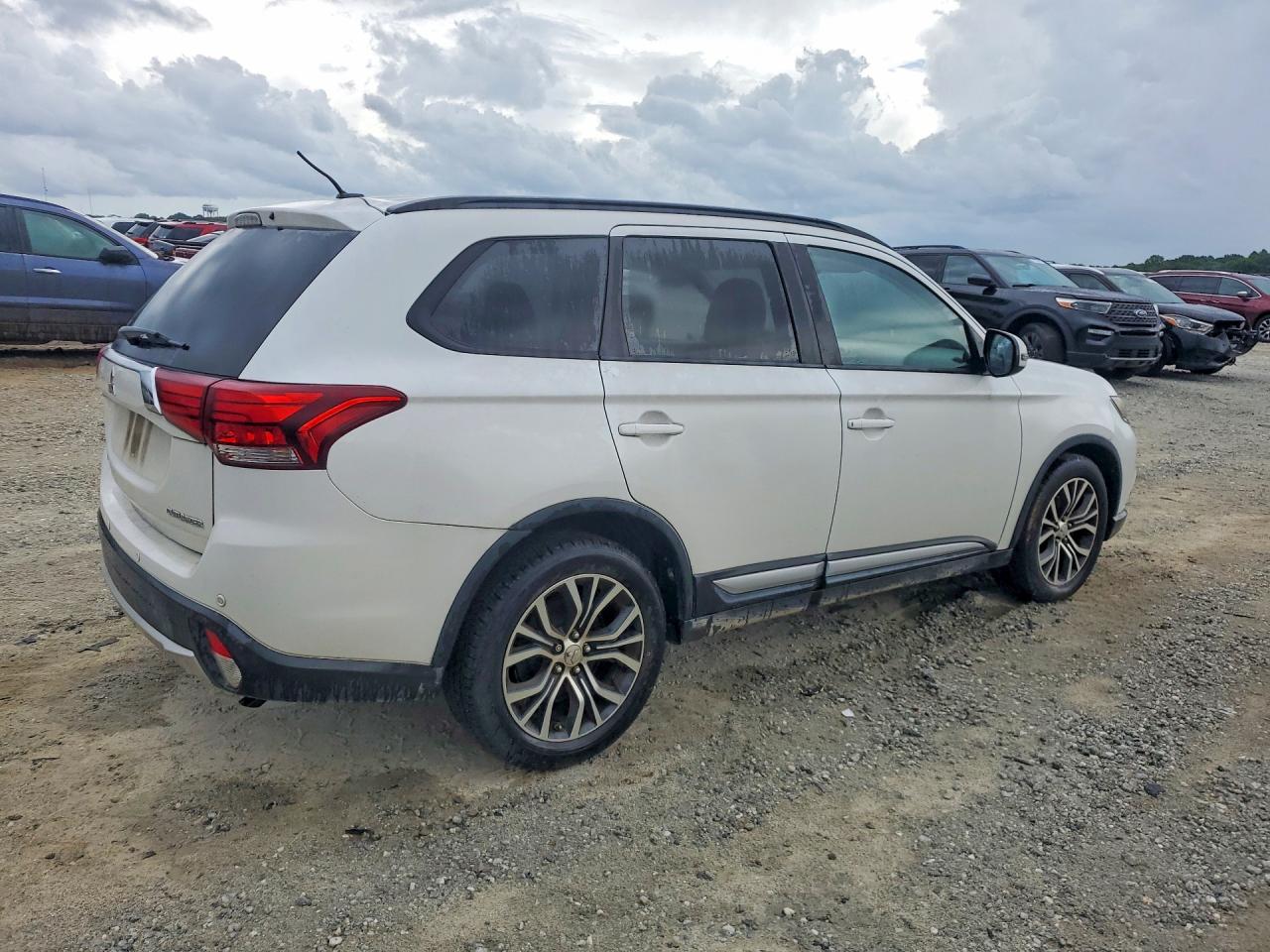 2016 MITSUBISHI OUTLANDER