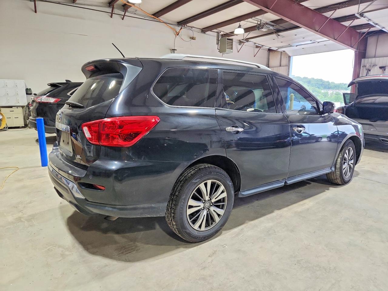 2017 NISSAN PATHFINDER
