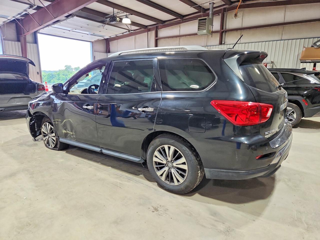 2017 NISSAN PATHFINDER