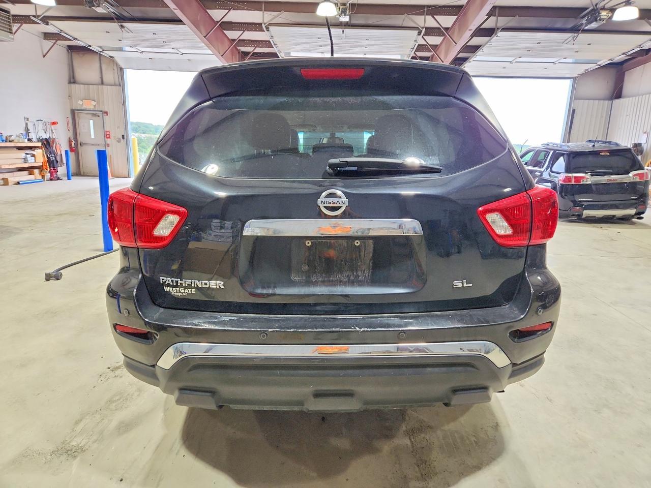 2017 NISSAN PATHFINDER