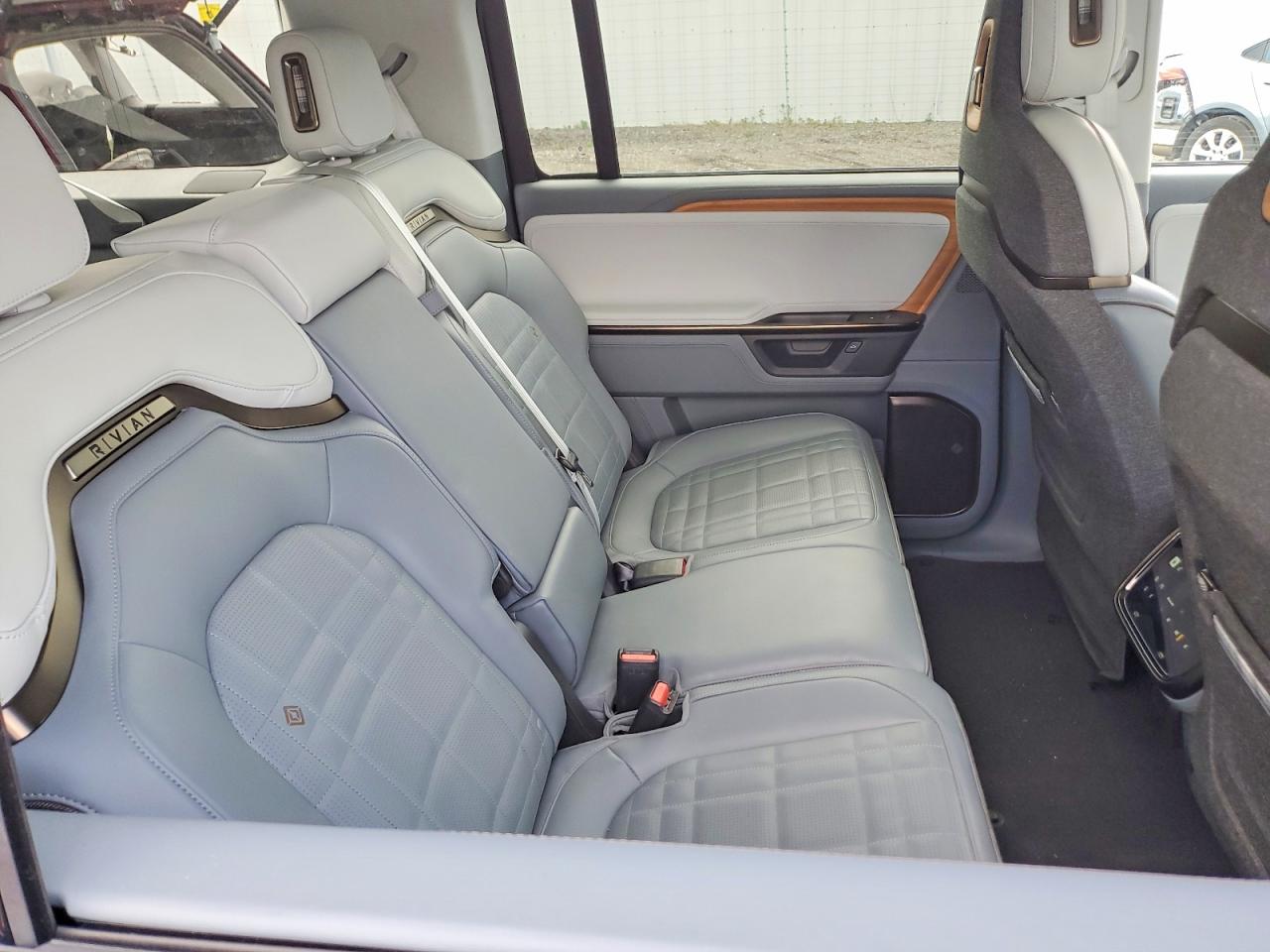 2025 RIVIAN RIS