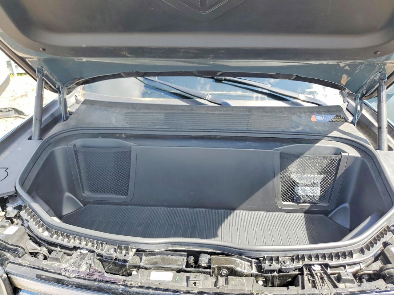 2025 RIVIAN RIS
