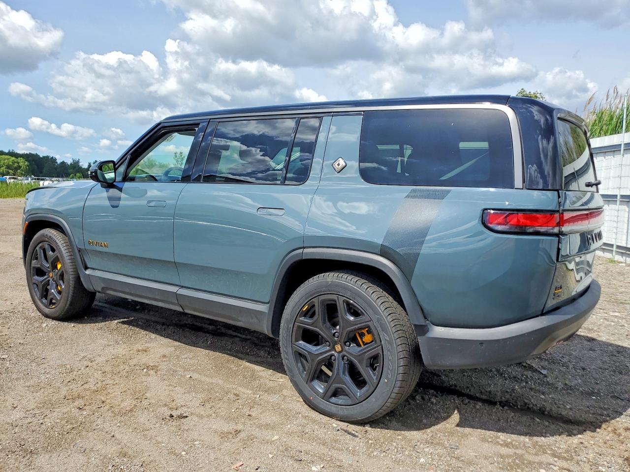 2025 RIVIAN RIS
