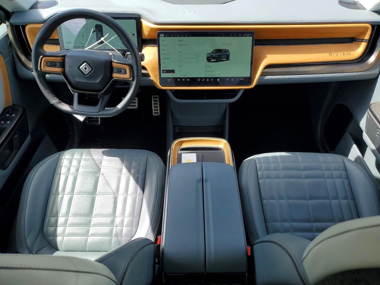 2025 RIVIAN RIS