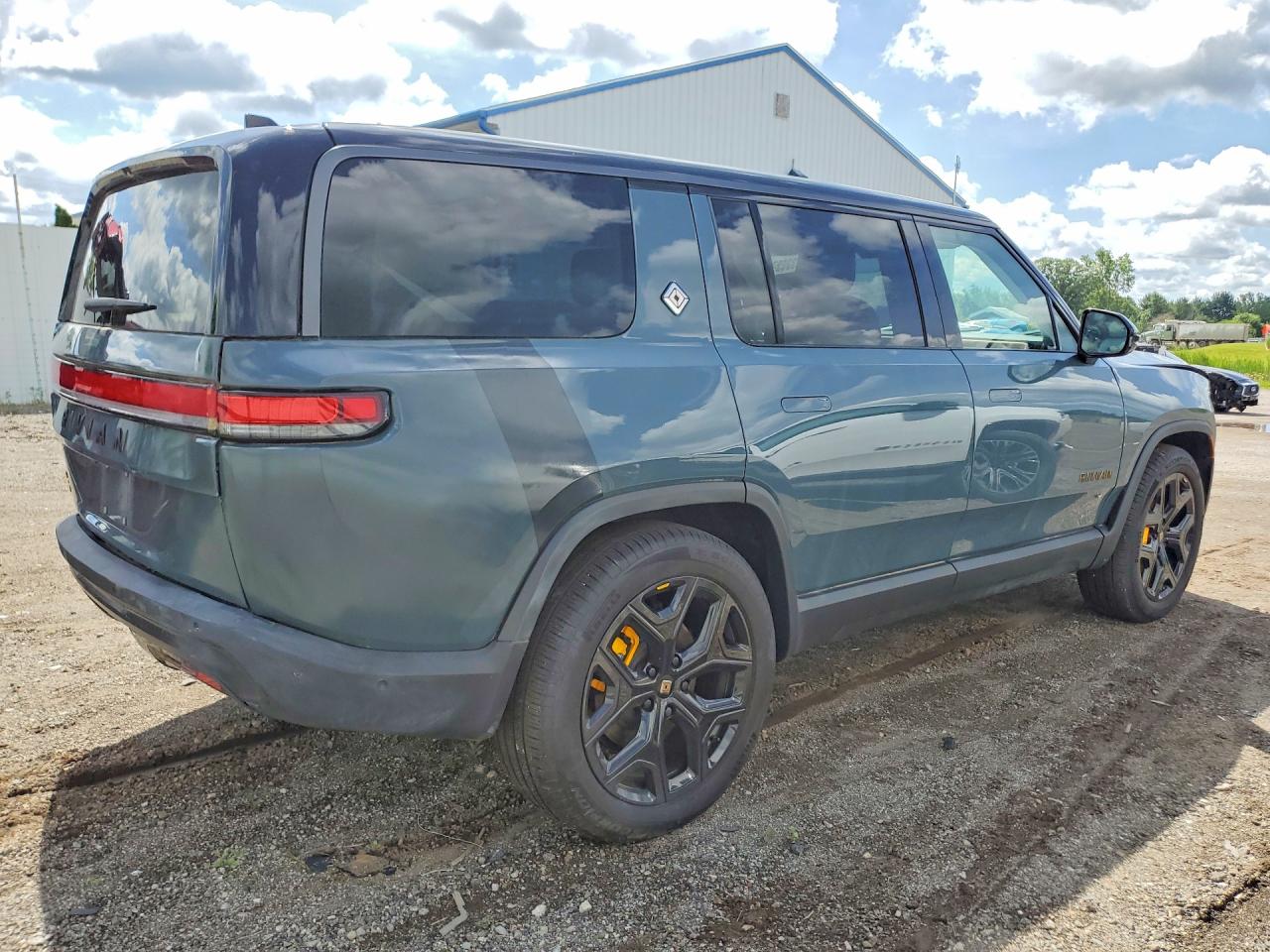 2025 RIVIAN RIS