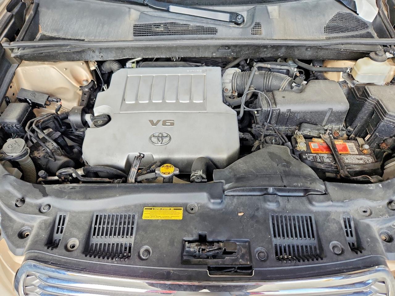 2010 TOYOTA HIGHLANDER