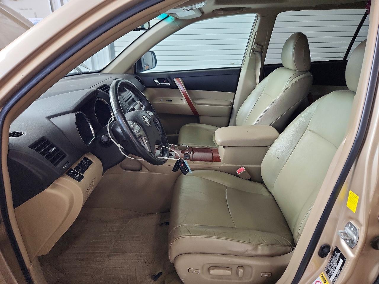 2010 TOYOTA HIGHLANDER
