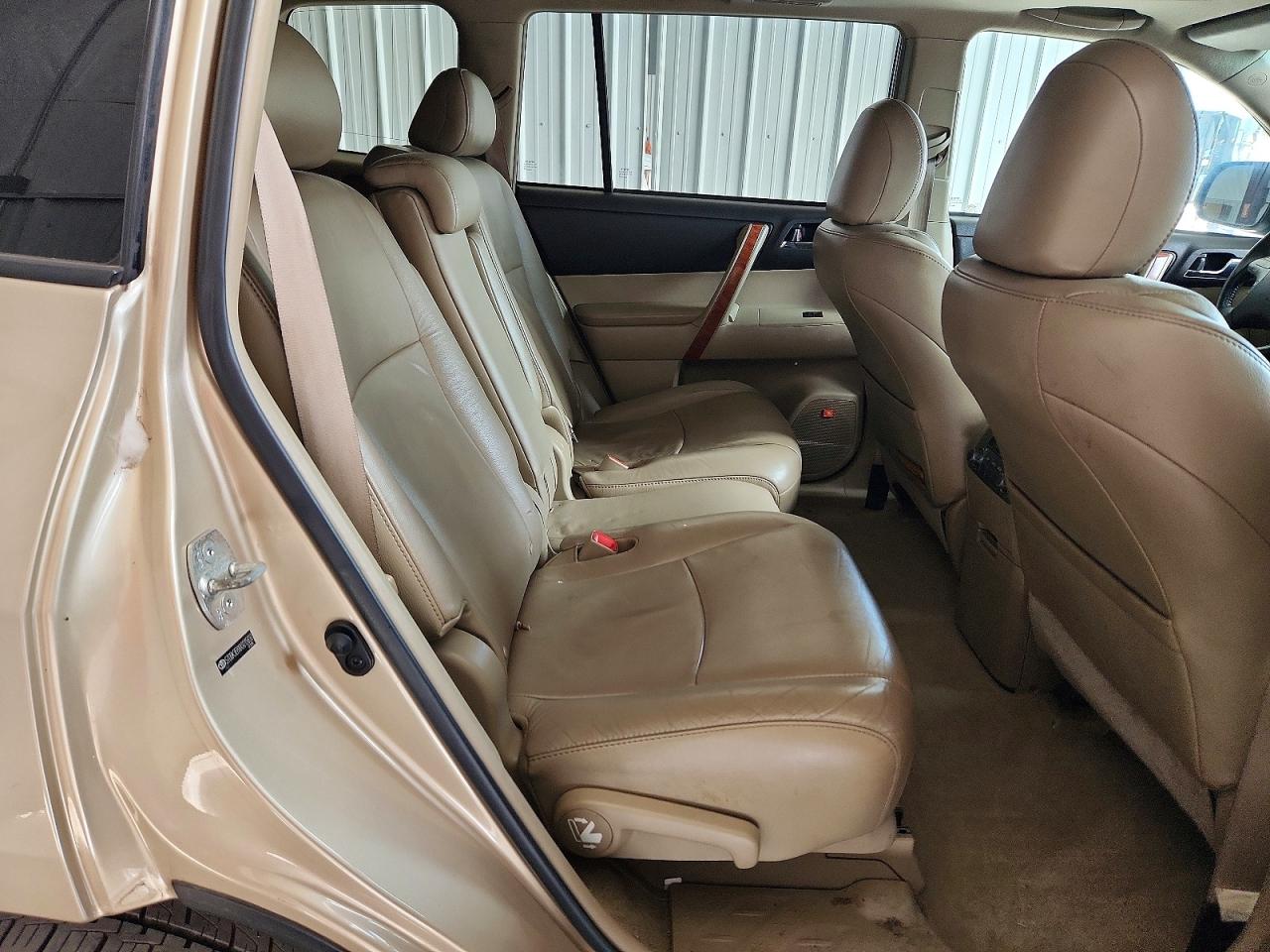 2010 TOYOTA HIGHLANDER