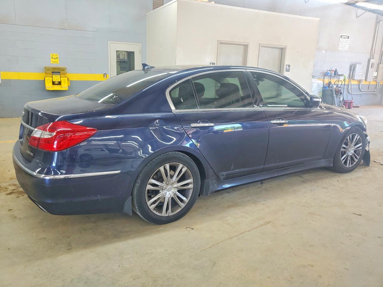 2012 HYUNDAI GENESIS