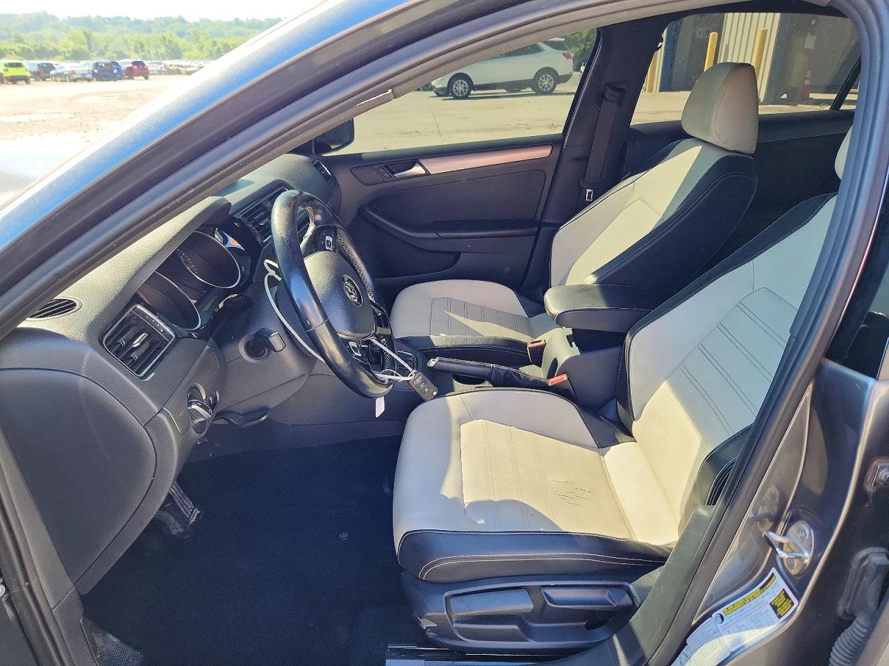 2016 VOLKSWAGEN JETTA