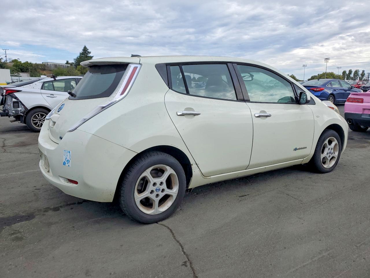 2011 NISSAN LEAF