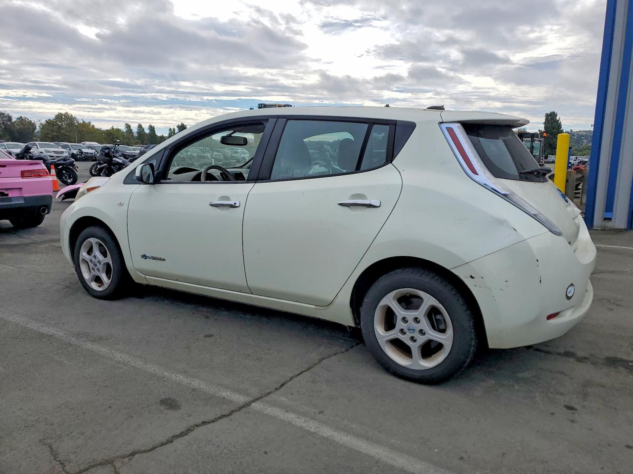 2011 NISSAN LEAF