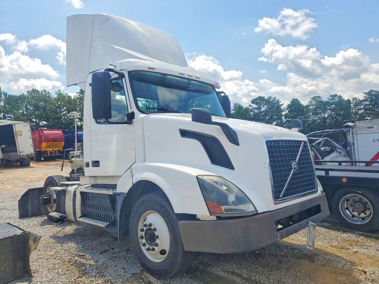 2017 VOLVO VN