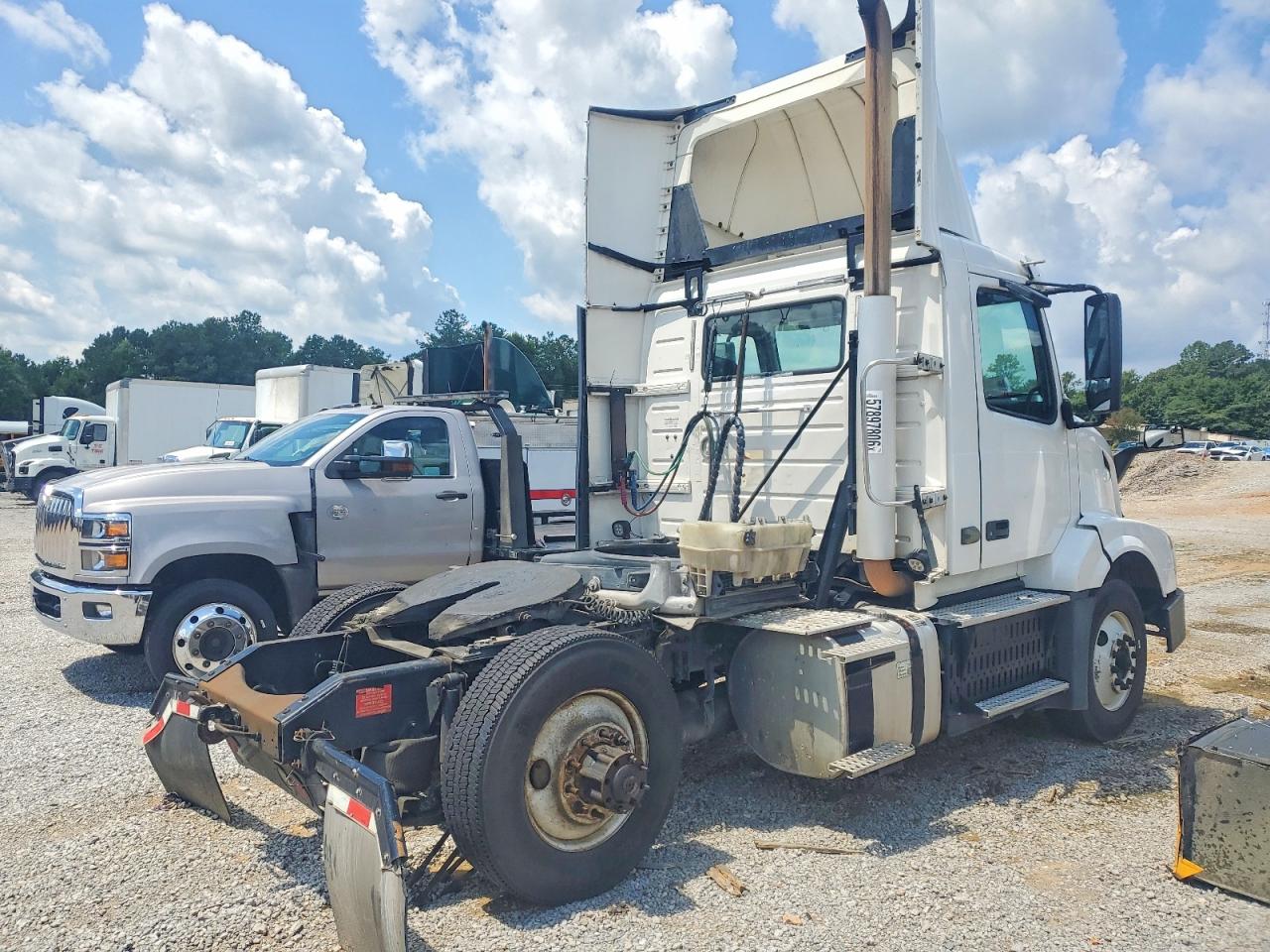 2017 VOLVO VN