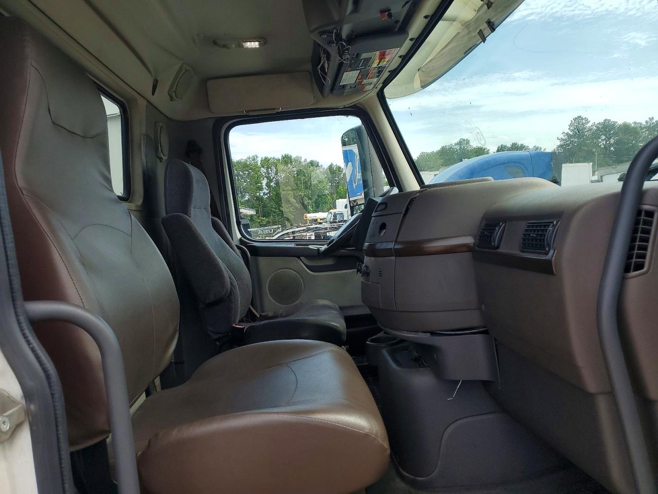 2017 VOLVO VN